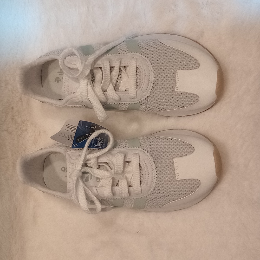Adidas Sneakers